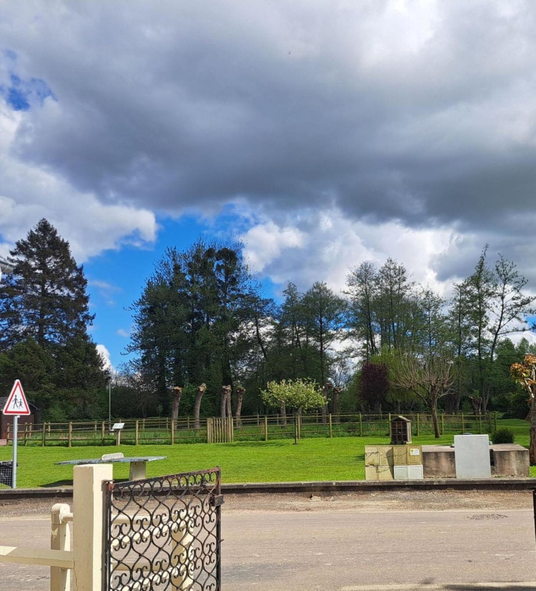 Au Clair Matin Sur L'Yeres Villa Sept-Meules Exterior foto