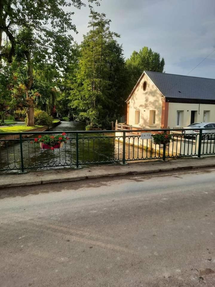 Au Clair Matin Sur L'Yeres Villa Sept-Meules Exterior foto